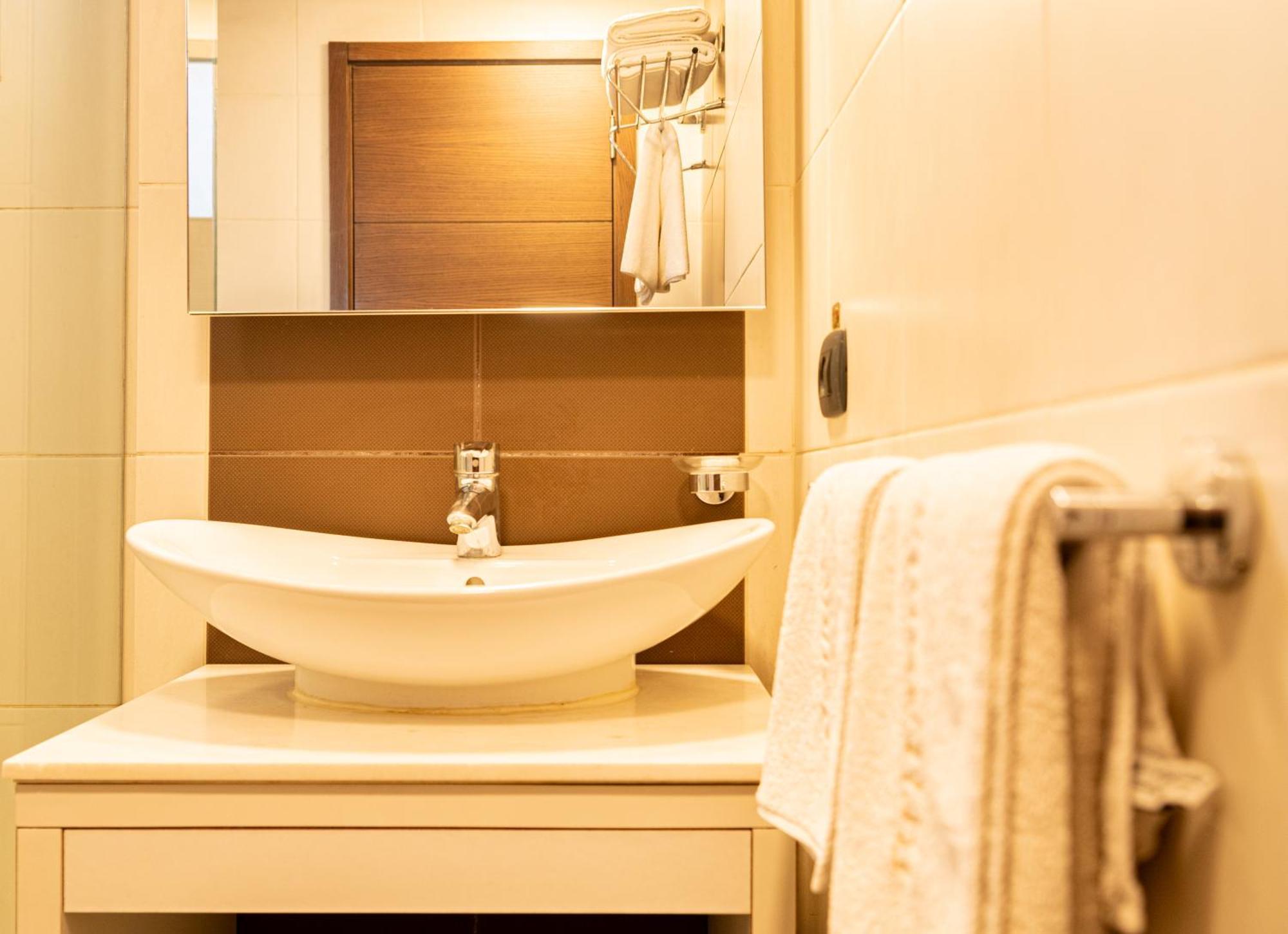 Britannia Suites ベイルート エクステリア 写真